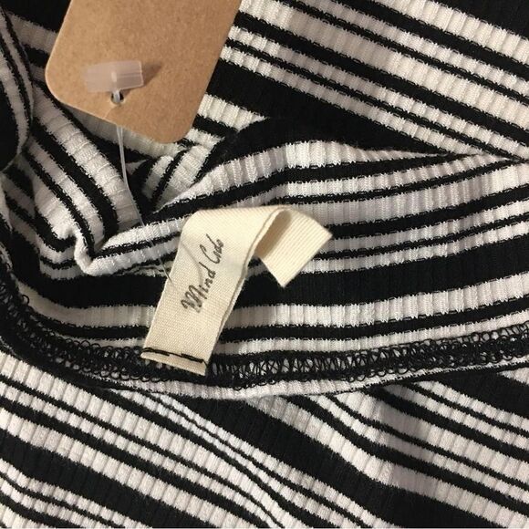 Mind Code Women's Black and White Crop-top Size M NWT - Picture 5 of 7